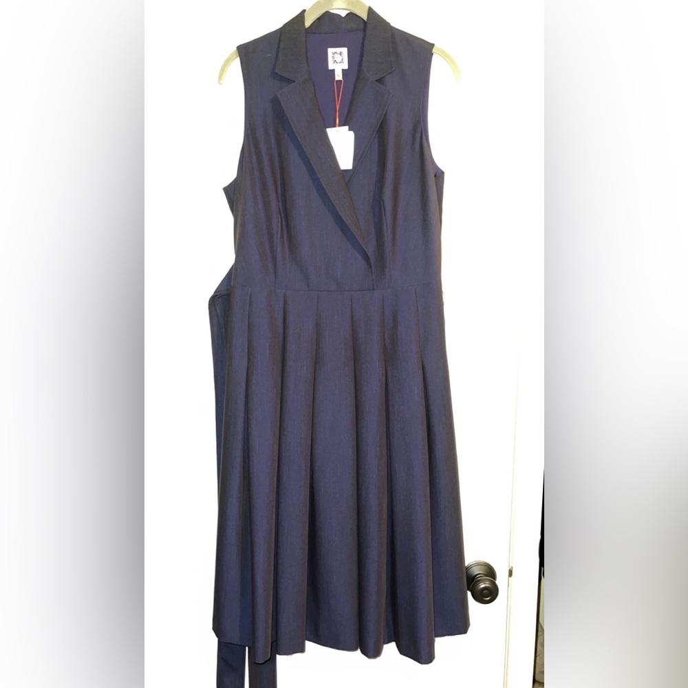 NWT Anne Klein beautiful blue belted V-neck pleated dress size 8